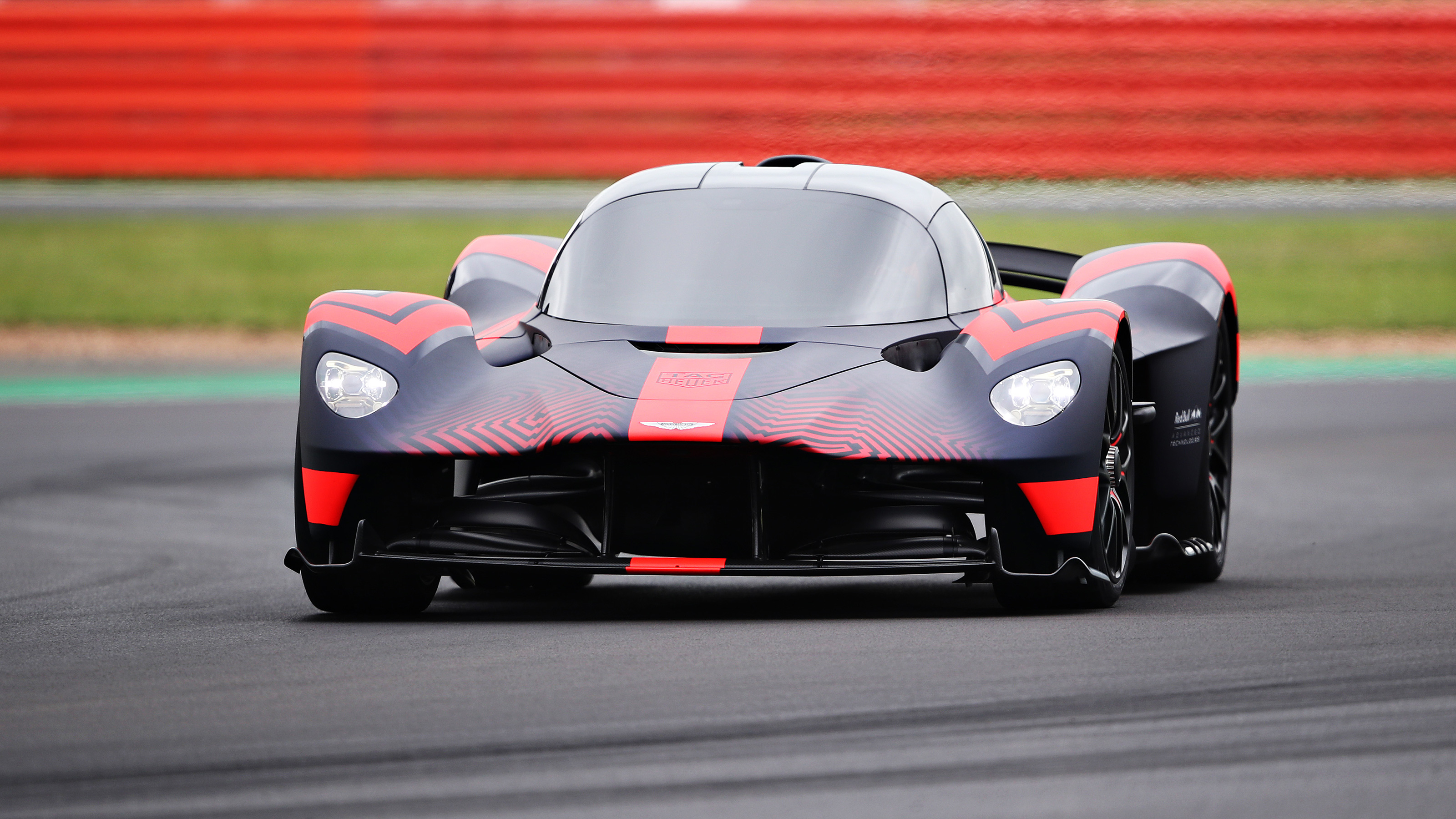 Aston Martin Valkyrie Red bull